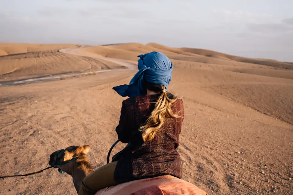 Balade à dos de chameau au coucher du soleil avec dîner BBQ marocain
